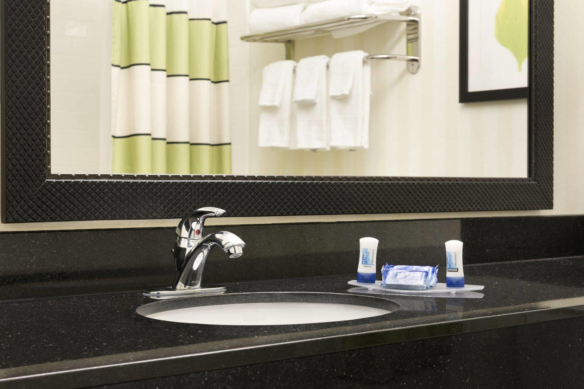 Fairfield Inn & Suites By Marriott Champaign Exteriör bild